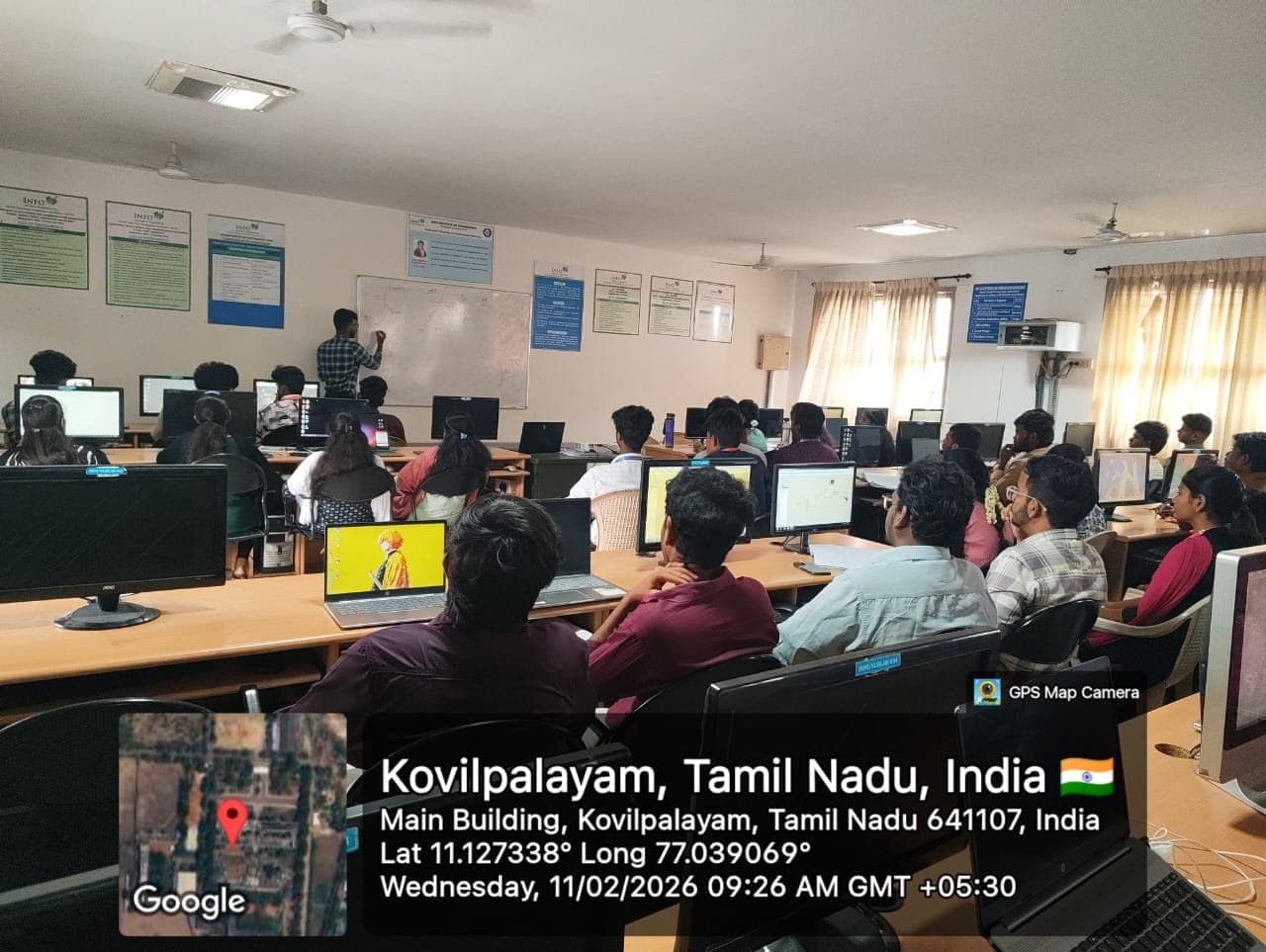 INFOMEISTER students in a computer lab